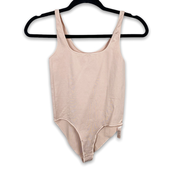 SKIMS Essential Scoop Neck Bodysuit in Sandstone Tan Nude Thin Strap Size XXS/XS - Picture 3 of 9
